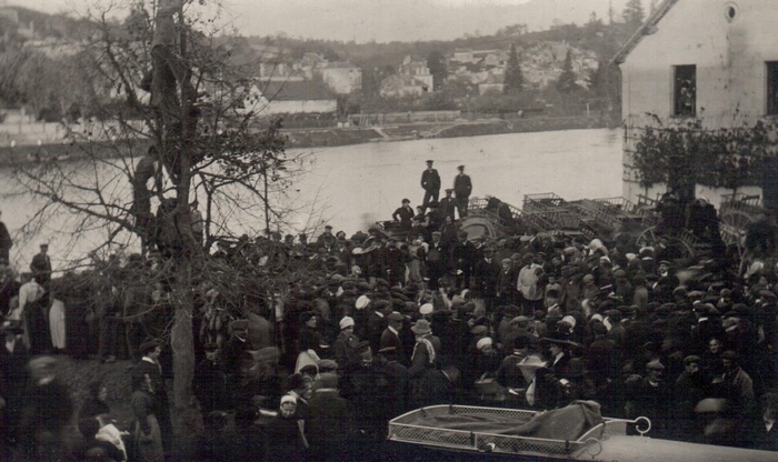 Bat-l'eau et prise d'un cerf au Pont de Montrichard le 3 novembre 1911 - Archives du Château de Montpoupon - Don à la Société de Vènerie